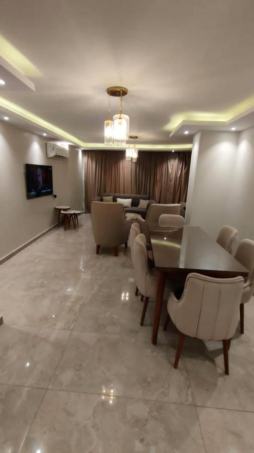 Apartamento شقة مستوى فندقى المهندسين للعائلات فقط Cairo